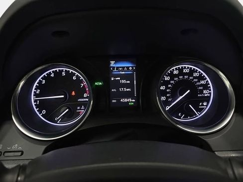 Used 2019 Toyota Camry LE w/ Convenience Package FWD image 19