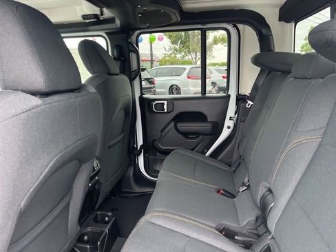 New 2026 Jeep Gladiator Sport AWD/4WD image 11