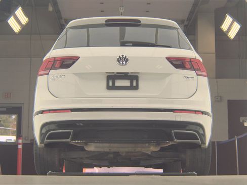 Used 2020 Volkswagen Tiguan SE R-Line w/ 3rd Row Seat Package image 8