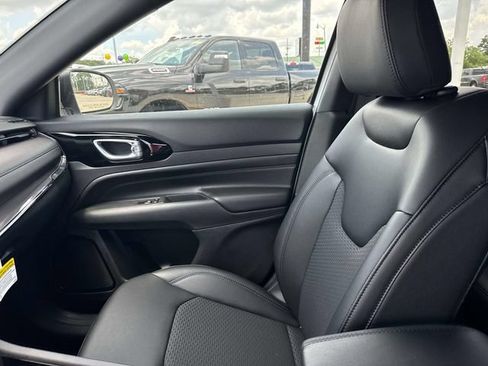 New 2026 Jeep Compass Latitude AWD/4WD image 18