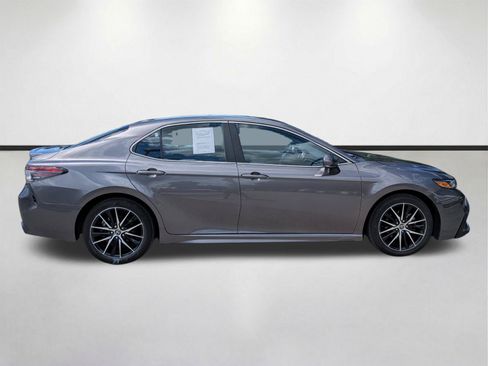 Used 2024 Toyota Camry SE w/ Cold Weather Package AWD/4WD image 3