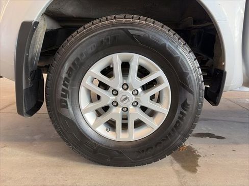 Used 2019 Nissan Frontier SV image 9