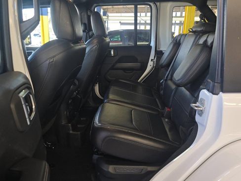 Used 2022 Jeep Wrangler Unlimited Sahara w/ Cold Weather Group image 10