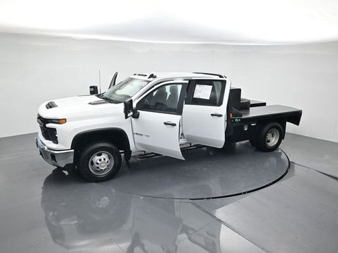 Used 2024 Chevrolet Silverado 3500 W/T image 45