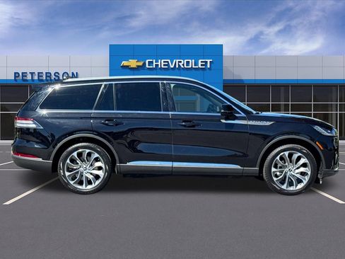 Used 2025 Lincoln Aviator Reserve AWD/4WD image 3
