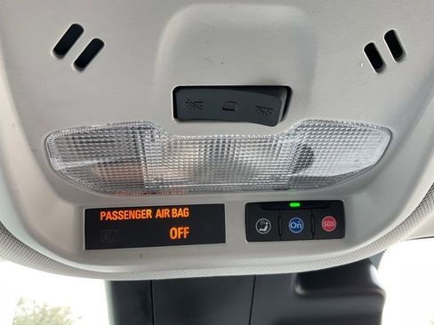 Used 2025 Chevrolet Trax LT w/ LT Convenience Package image 27