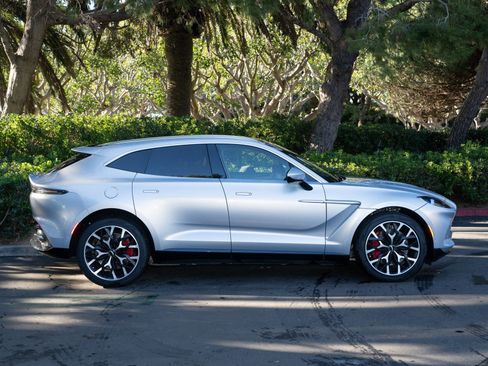 Used 2021 Aston Martin DBX image 26