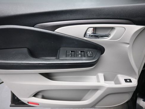 Used 2017 Honda Pilot LX image 10