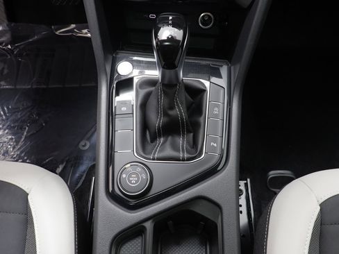 Used 2026 Volkswagen Taos SE image 12