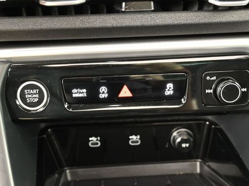 Used 2025 Audi Q5 Premium w/ Convenience Package AWD/4WD image 25