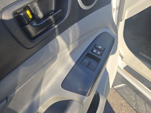 Used 2013 Toyota Tacoma 4x4 Access Cab w/ SR5 Pkg image 10