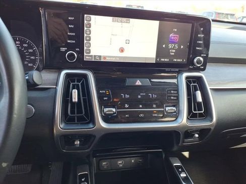 Used 2022 Kia Sorento EX image 15