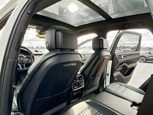 Used 2020 Porsche Cayenne image 6