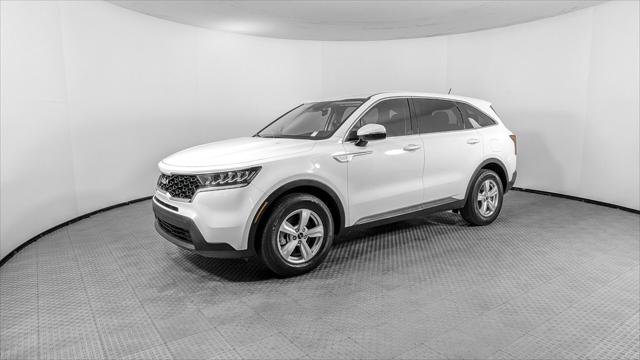 Used 2023 Kia Sorento LX FWD image 2