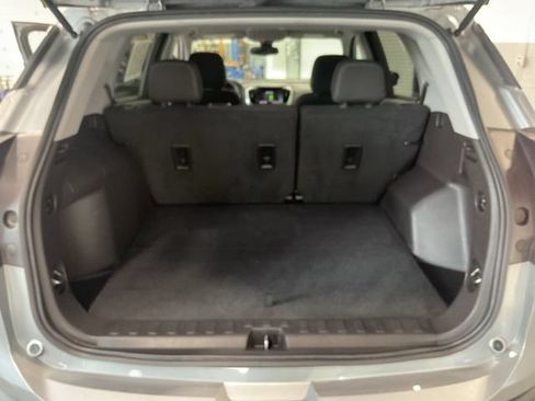 Used 2024 GMC Terrain SLE AWD/4WD image 33