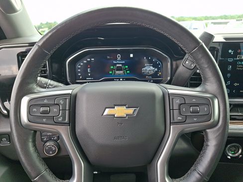 Used 2022 Chevrolet Silverado 1500 LT AWD/4WD image 19