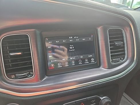 Used 2018 Dodge Charger SXT image 45