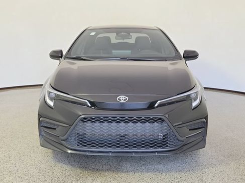 Used 2025 Toyota Corolla SE FWD image 3