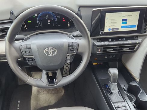 Used 2025 Toyota Camry SE image 24