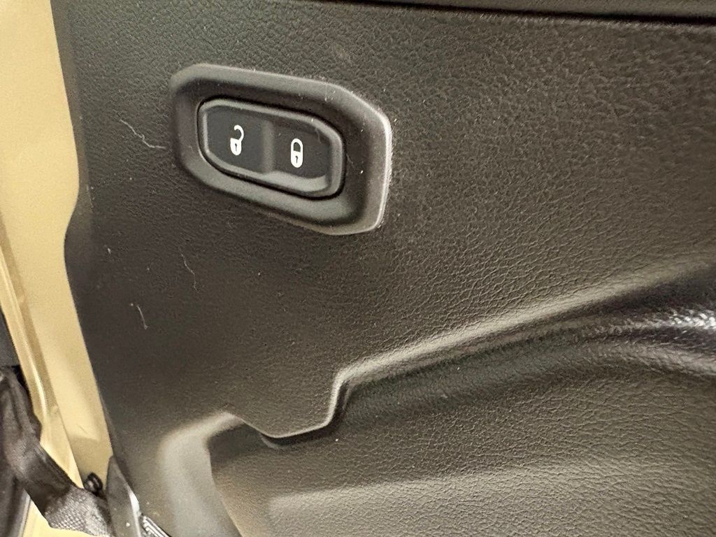 Used 2020 Jeep Gladiator Mojave AWD/4WD image 13