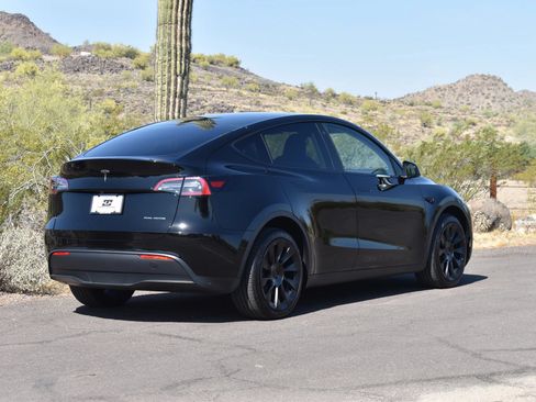 Used 2023 Tesla Model Y Long Range AWD/4WD image 8