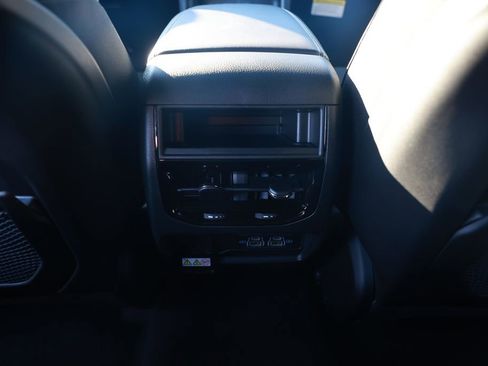 New 2025 Jeep Grand Cherokee Altitude image 27