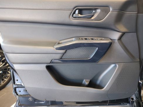 Used 2025 Nissan Pathfinder SV w/ Cargo Package FWD image 27