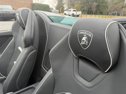 Used 2024 Lamborghini Huracan EVO image 17