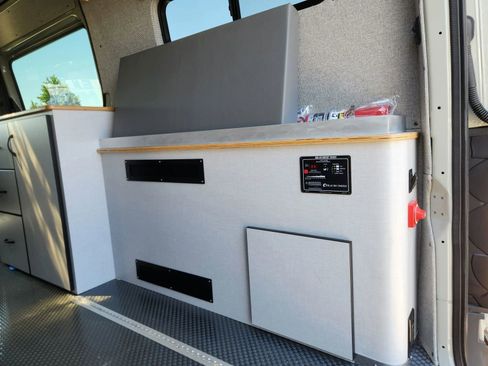 Used 2024 Mercedes-Benz Sprinter 2500 image 18
