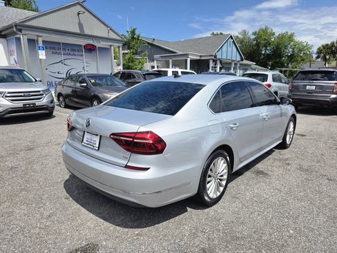 Used 2017 Volkswagen Passat 1.8T SE FWD image 4