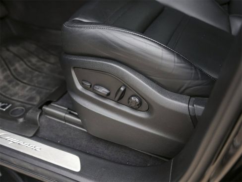 Certified 2023 Porsche Cayenne image 14