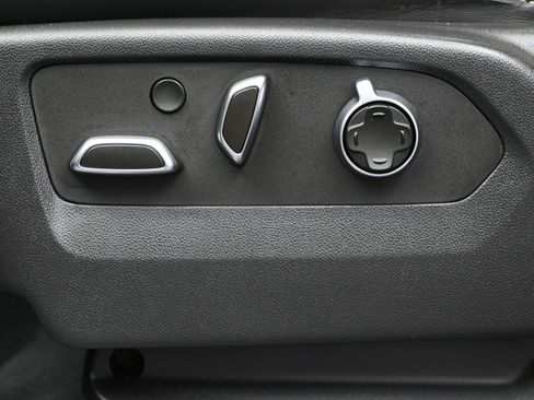 Used 2023 GMC Sierra 1500 Denali Ultimate image 9