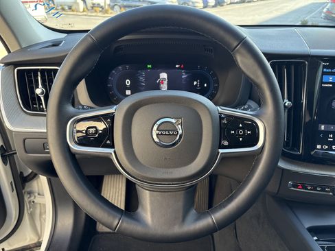 Used 2025 Volvo XC60 B5 Plus image 18