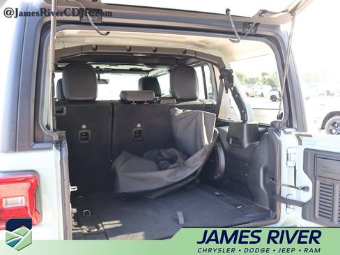 Used 2023 Jeep Wrangler Unlimited Sahara w/ Cold Weather Group AWD/4WD image 15