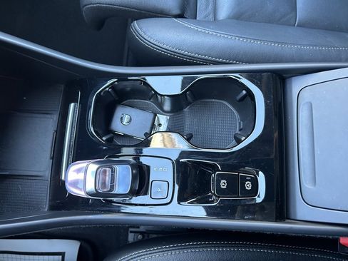 Certified 2025 Volvo XC40 B5 Plus image 23