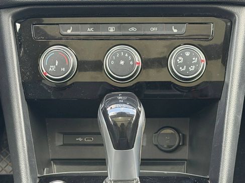 Used 2023 Volkswagen Taos SE AWD/4WD image 18