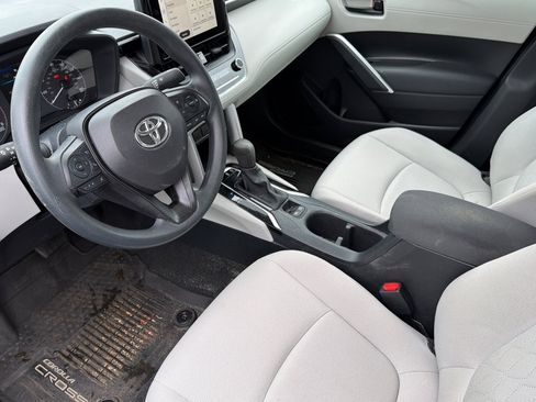 Used 2023 Toyota Corolla Cross L image 7