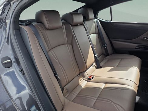 Used 2024 Lexus ES 300h w/ Technology Package image 33