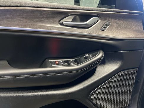 Used 2024 Jeep Grand Cherokee L Limited w/ Luxury Tech Group II image 21