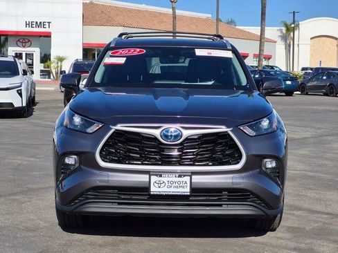 Used 2022 Toyota Highlander XLE image 2