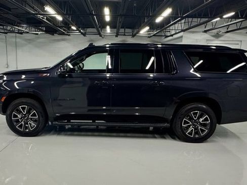 Used 2023 Chevrolet Suburban Z71 w/ Luxury Package image 2