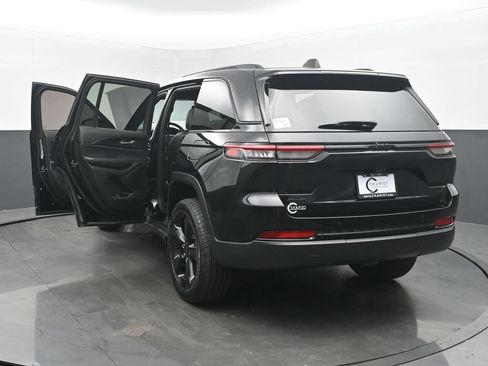 Used 2023 Jeep Grand Cherokee Altitude AWD/4WD image 53