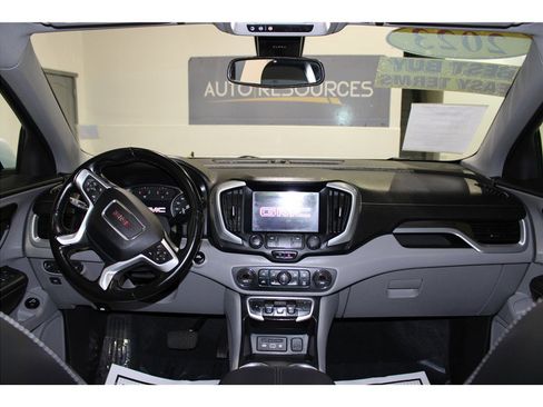 Used 2023 GMC Terrain SLT image 13
