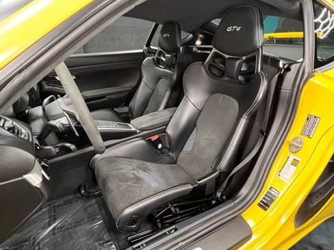 Used 2023 Porsche 718 Cayman GT4 RWD image 7