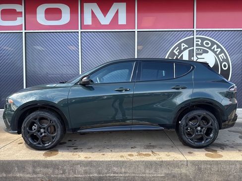 New 2026 Alfa Romeo Tonale Sprint w/ Black Premium Package image 9