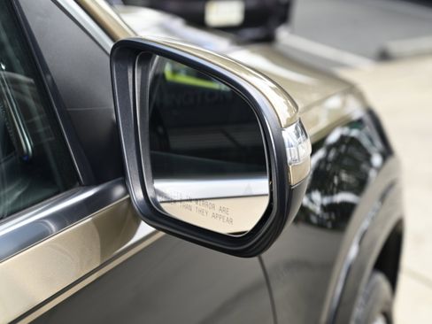 Used 2023 Mercedes-Benz Maybach GLS 600 4MATIC image 13