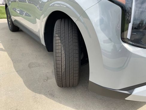 New 2027 Kia Carnival FWD image 17