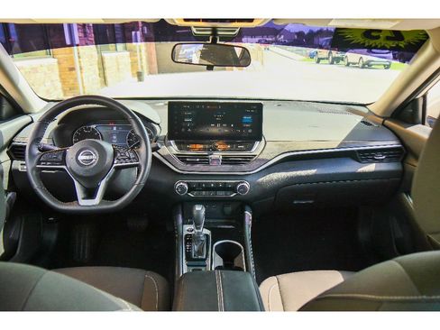 Used 2023 Nissan Altima 2.5 SV w/ SV Premium Package image 13