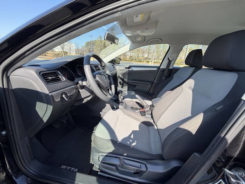 Used 2017 Volkswagen Jetta S image 9