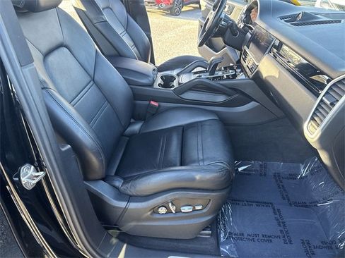 Used 2019 Porsche Cayenne Base image 10